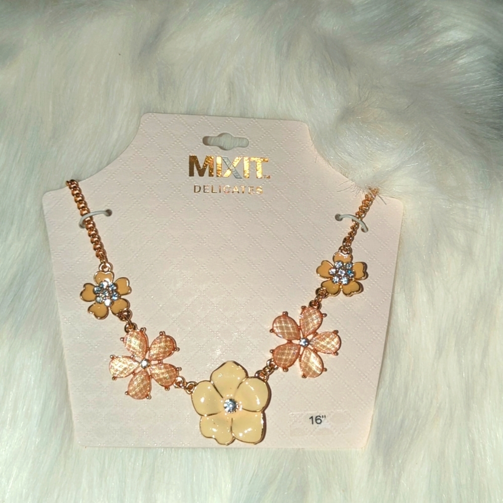 Mix it Enamel flower necklace